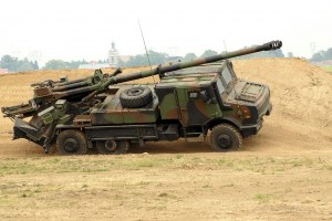 Caesar on the Unimog chassis. The Caesar displayed at DSA 2016 will be the latest uparmoured variant fitted on a Renault Defense chassis.