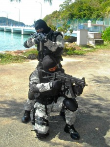 APMM STAR team personnel  with with Swiss Arms SG-553SB and Heckler & Koch UMP 9mm during the LIMA 2011. Wikipedia
