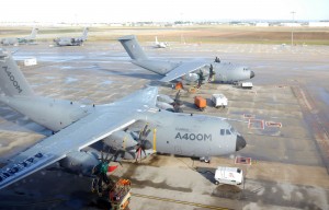 French Air Force Atlas (top) and Airbus DS A400M Grizzly (test aircraft). Malaysian Defence)