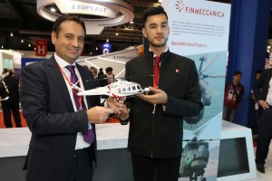 A Finmeccanica offcial with presenting a model of the AW189 to a TPG Aeronautik official. Finmeccanica.