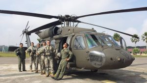 Army Air Wing and US Army pilots and crew posed for a photo with a Blackhawk helicopter. US Army picture.