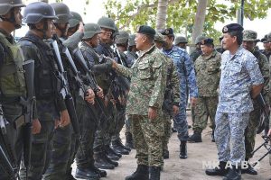 Police personnel deployed to ESSCOM being inspected by the new Markas Angkatan Bersama Commander Lt Jen Datuk Fadzil  Mokhtar in early October, 2016. Markas ATB photo.