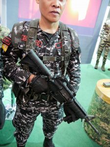 A Philippine Army Special Forces operator with the Remington R4.